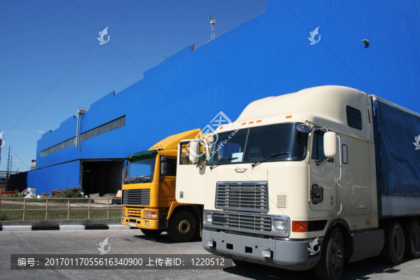 兩個(gè)強(qiáng)大的卡車