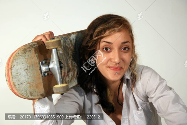 一個(gè)混血的年輕女人的肖像