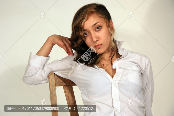 一個混血的年輕女人的肖像