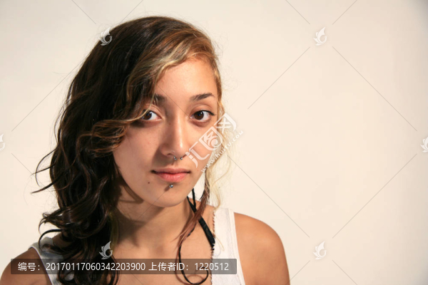 一個(gè)混血的年輕女人的肖像