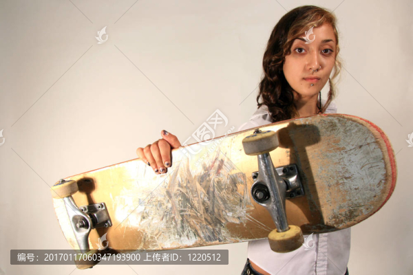 一個(gè)混血的年輕女人的肖像