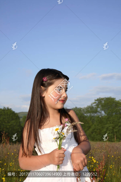 和Flowers的年輕女孩