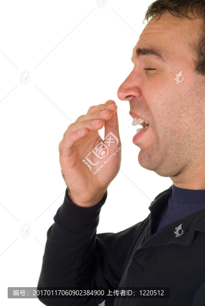 打噴嚏的人