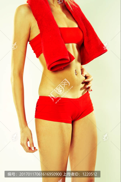女人抓著她的肚子