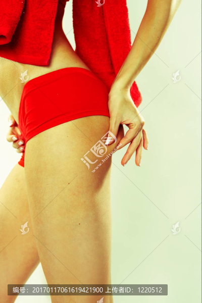 女人抓著她的屁股