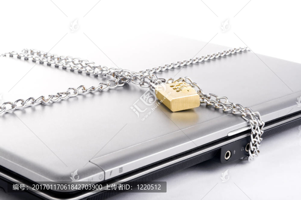 帶鎖和鏈的筆記本電腦