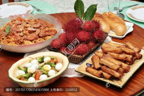 桌上的食物