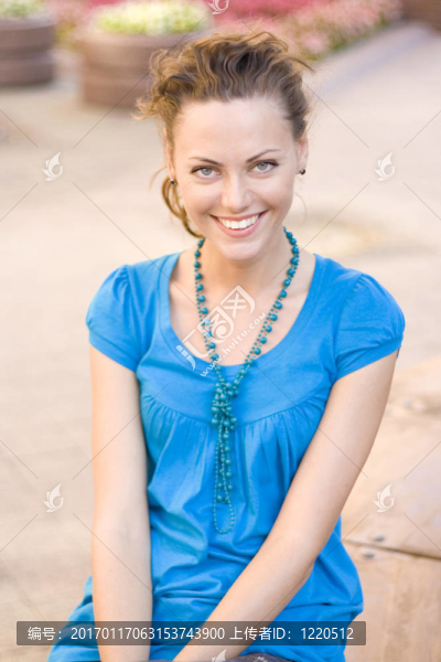 街上的年輕女人