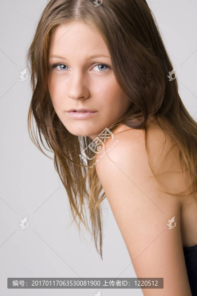 年輕漂亮的女人