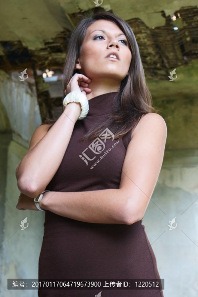 安娜在莊園里