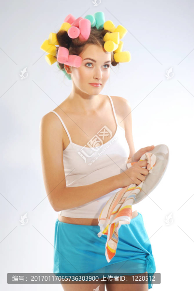 在卷發(fā)的女人是干涸的板