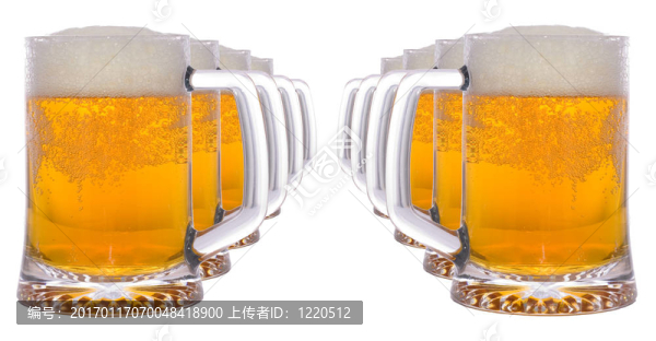 白色背景啤酒杯