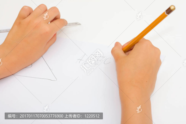 小女孩寫信