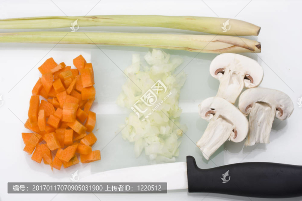 切胡蘿卜和洋蔥