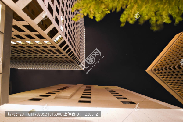 夜晚的城市建筑