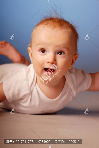 小男孩做飛機(jī)