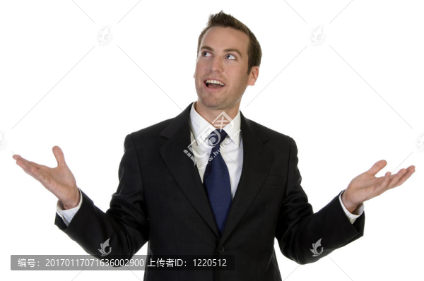 面帶微笑的男子開著手掌