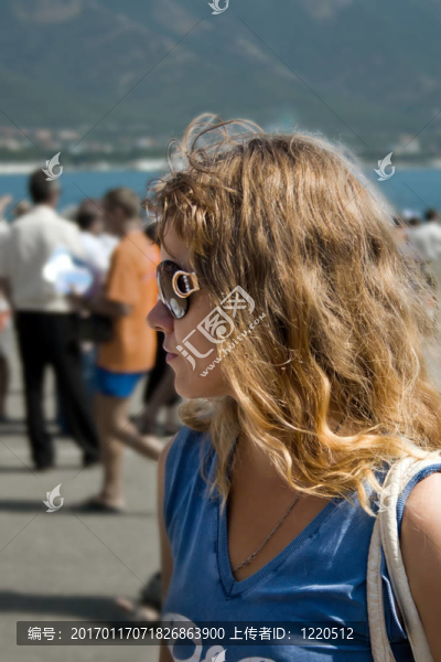 年輕女人的肖像-匯圖網(wǎng) www.fosd68.com 年輕女人的肖像