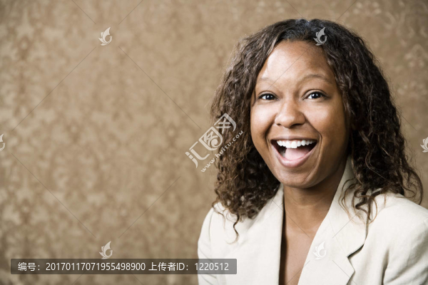 漂亮的非洲裔美國婦女