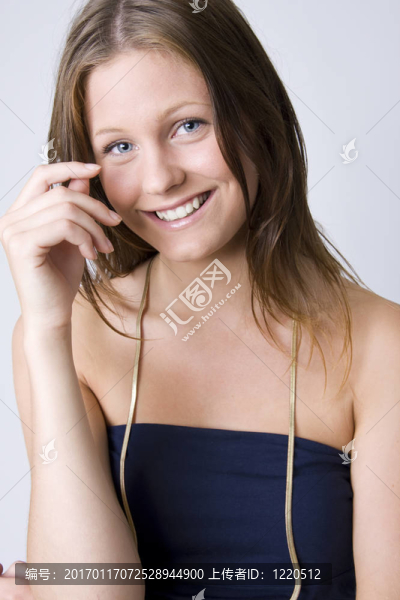 年輕美麗的幸福的女人