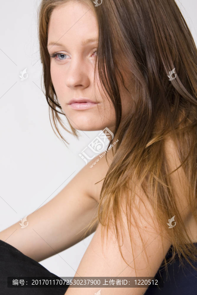 年輕美麗的悲傷的女人