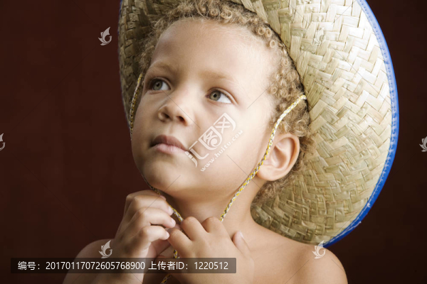 Straw,Hat的小男孩