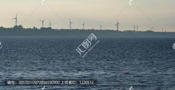 海邊的風(fēng)力渦輪機(jī)