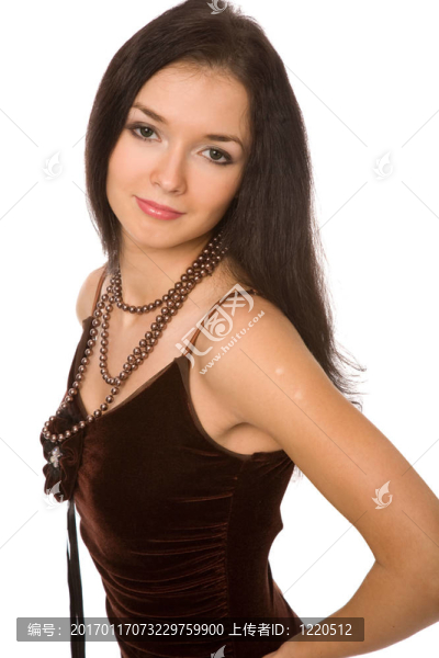 穿著棕色衣服的女人