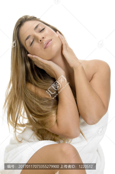 放松性感的金發(fā)女人