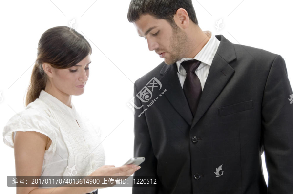 婦女撥打號碼給她的手機