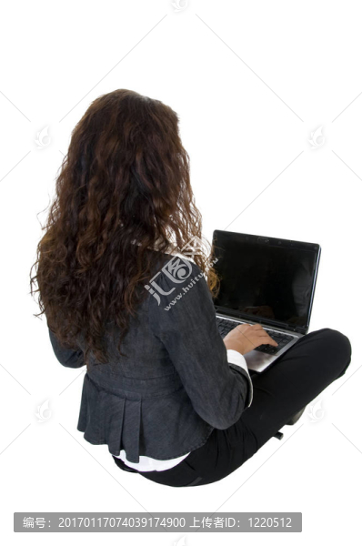 女性忙著筆記本電腦