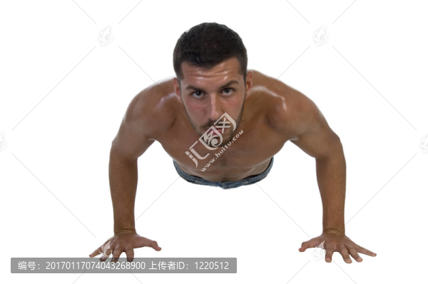 英俊的年輕男性鍛煉