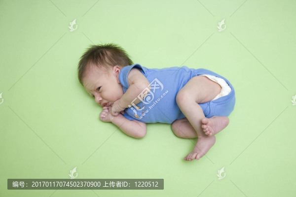 一個星期大的嬰兒