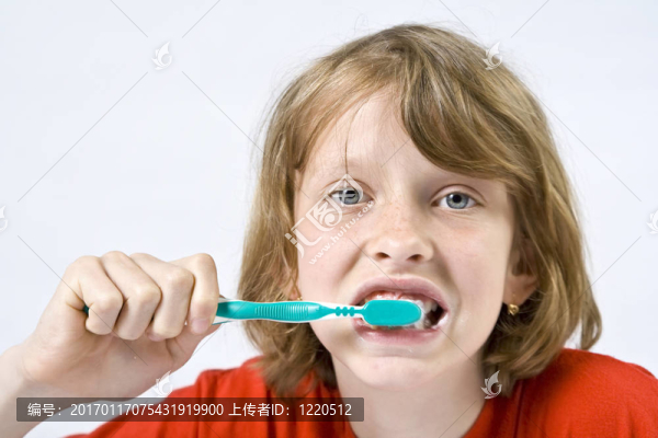 孩子刷牙