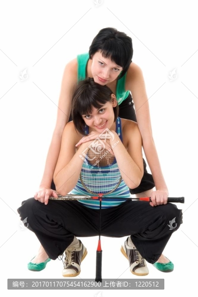兩個(gè)帶羽毛球拍的女孩-匯圖網(wǎng) www.fosd68.com 兩個(gè)帶羽毛球拍的女孩