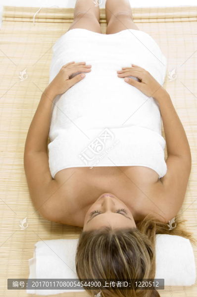 金發(fā)模特的空中俯瞰