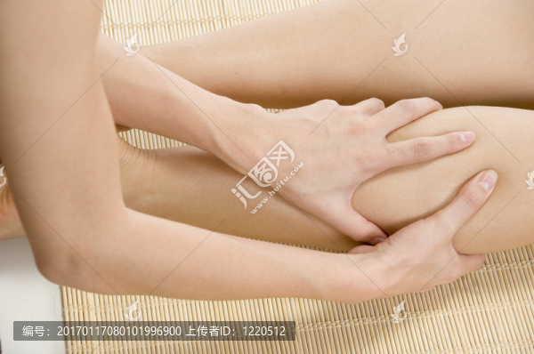 美容師做足療
