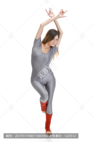跳舞的漂亮女