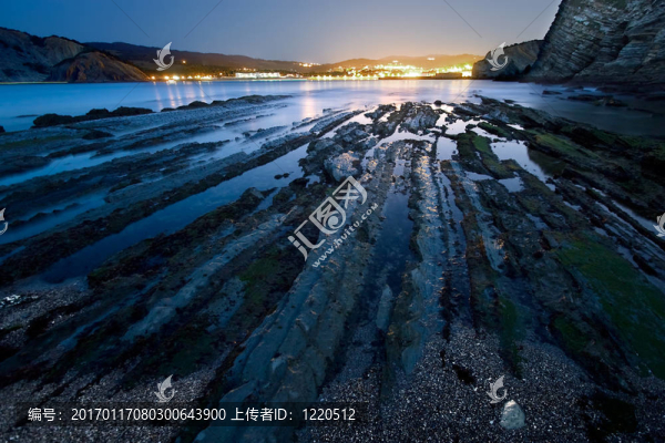 在barrika復理石的海灘