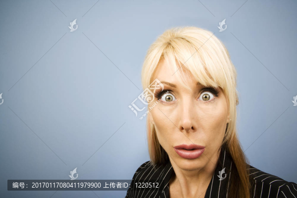 商人做鬼臉