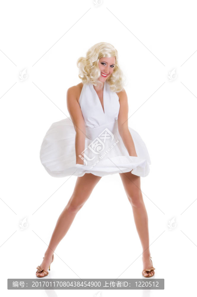 女人的白色連衣裙