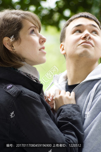 年輕的男人和女人