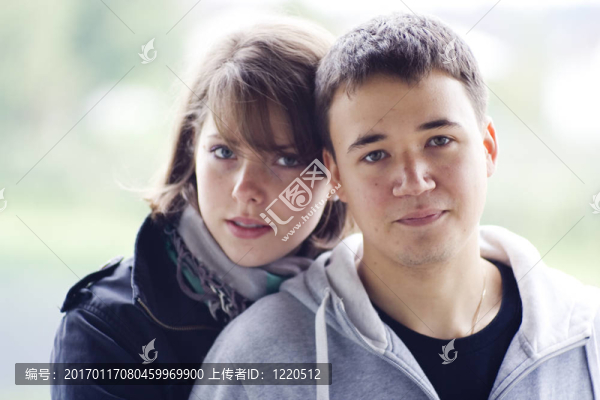 年輕的男人和女人