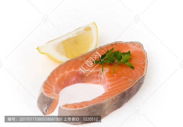 鮭魚牛排和檸檬段