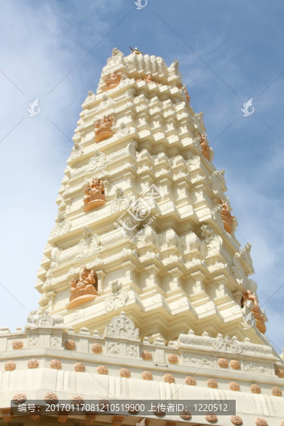 太陽(yáng)在太陽(yáng)下閃閃發(fā)光的印度寺廟