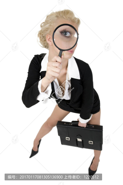 放大眼睛的女人