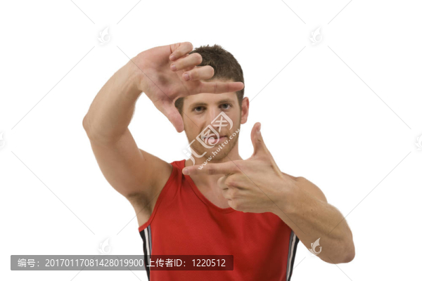 成年男子展示框架姿態(tài)