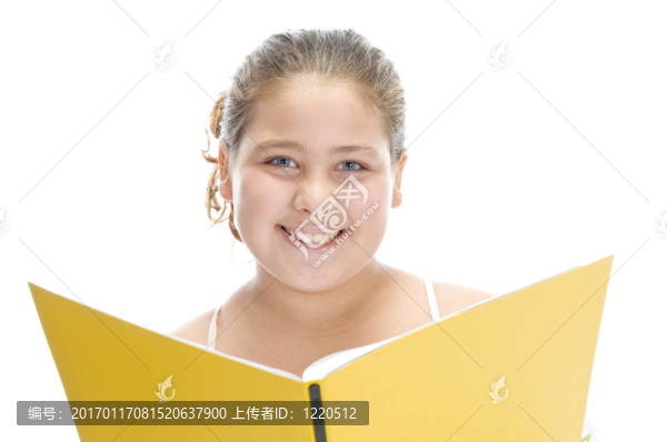 面帶微笑的女孩