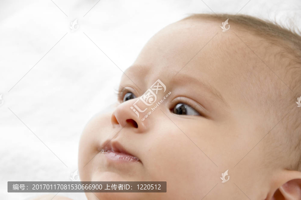 可愛的孩子冒充