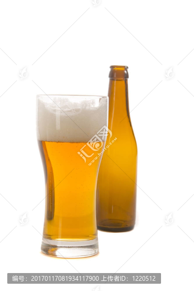 格拉斯和一瓶啤酒